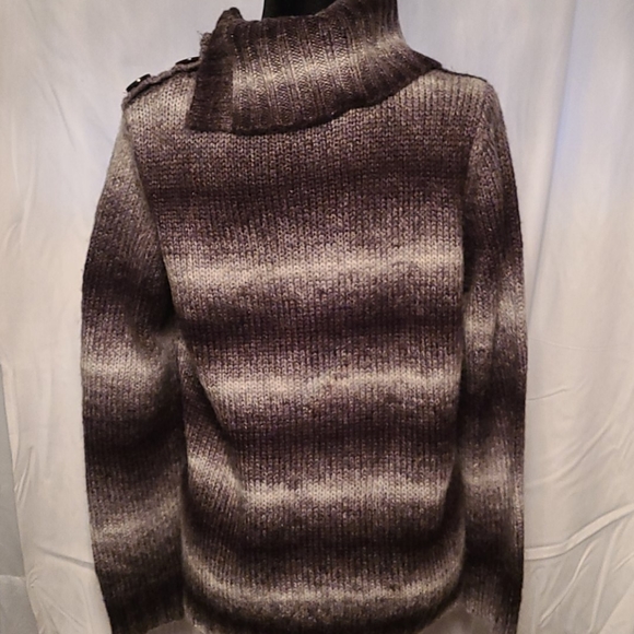 Sweater - Picture 4 of 8